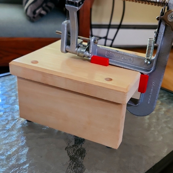 Solid Wood Stand for use with a Pampered Chef Apple Peeler Corer Slicer - Picture 9 of 9